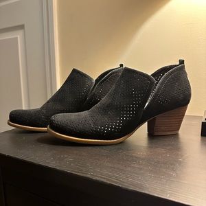 Black boots - size 10